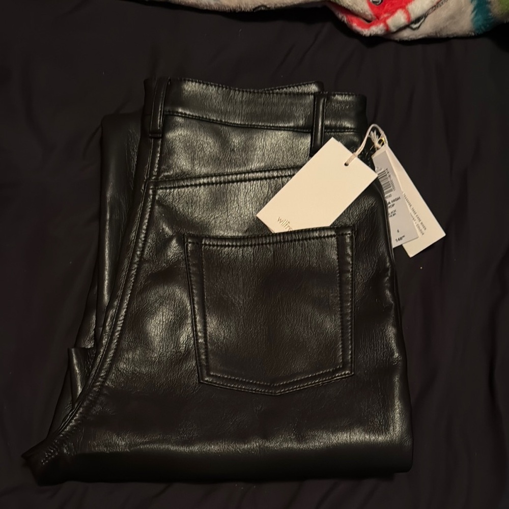Wilfred Black  Sleek Design